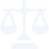 Jednoduchý svetlosivý obrys vyvážených váh symbolizujúcich spravodlivosť na jednoduchom bielom pozadí.