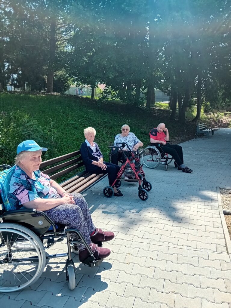 Oddych na lavičkách obyvateľov Harmónia