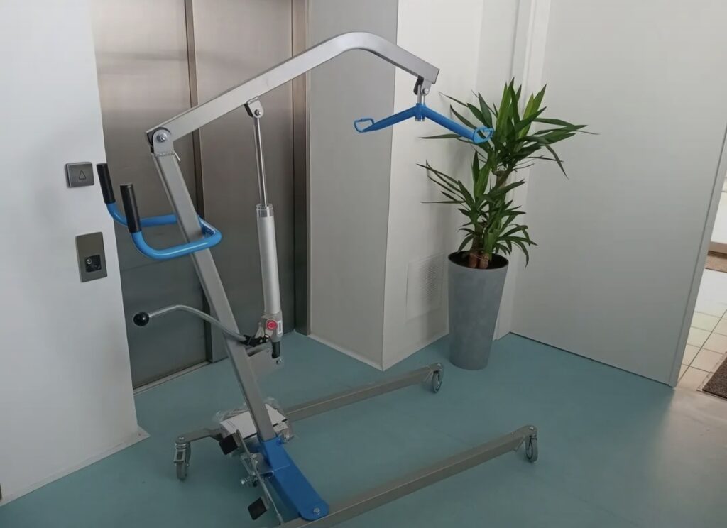 Pomôcka pre starých ľudí