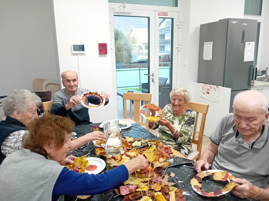 Skupinová tvorba vencov v zariadení Harmónia