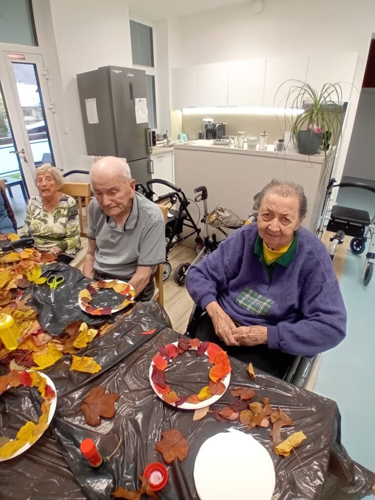 Skupinová tvorba vencov v zariadení Harmónia