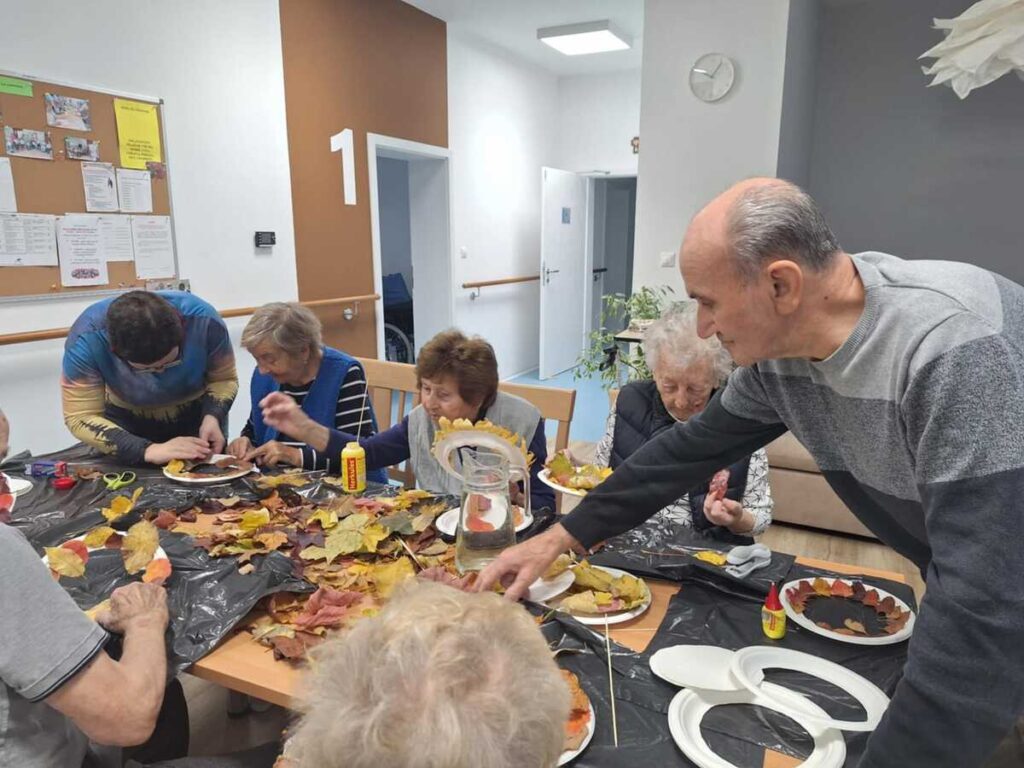Skupinová tvorba vencov v zariadení Harmónia