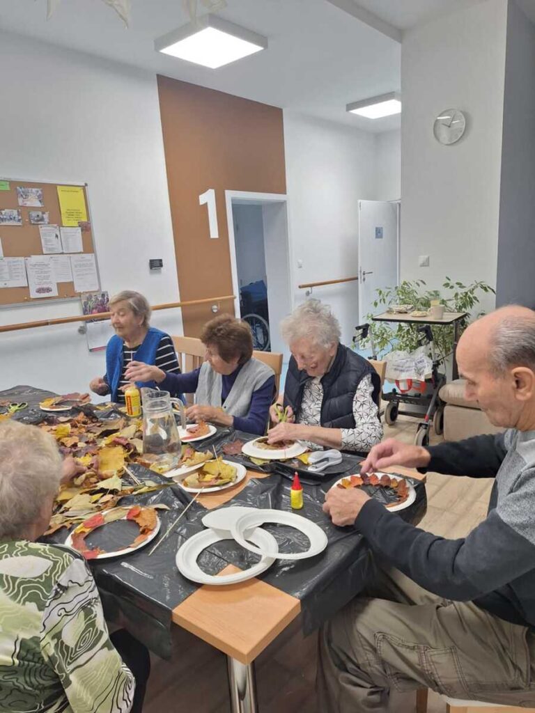 Skupinová tvorba vencov v zariadení Harmónia