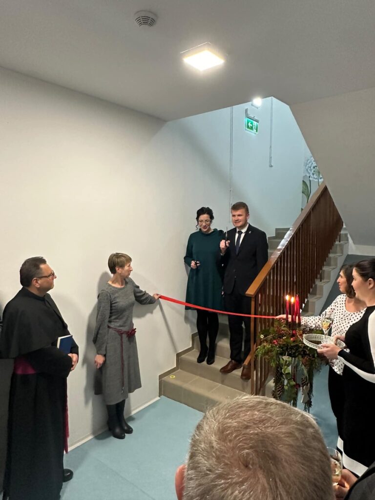 Prestrihnutie pásky pri otvorení Harmónie